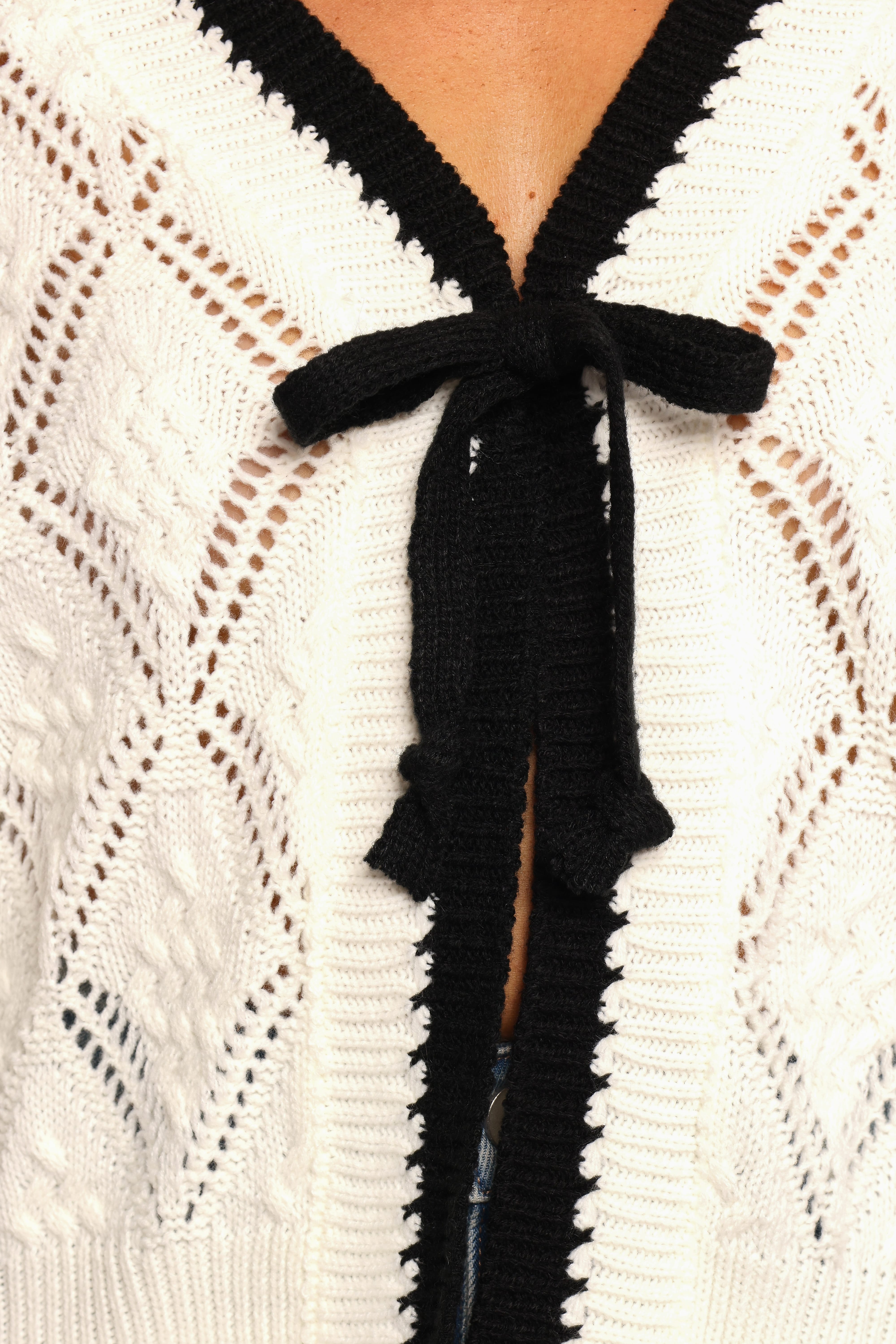 Lainy Bow Tie Font Cardigan - Cream